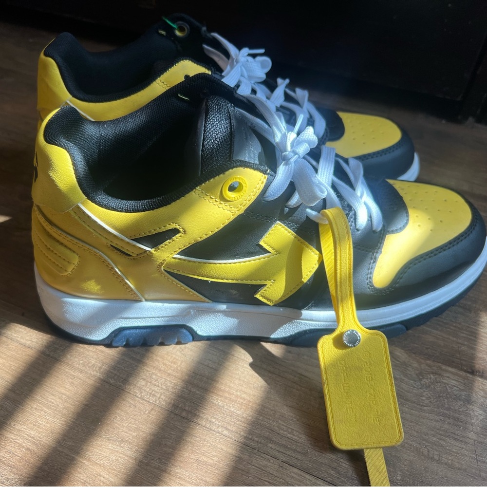 Out of office sneakers in black and yellow Off-White™ 100% authentic worn 2x